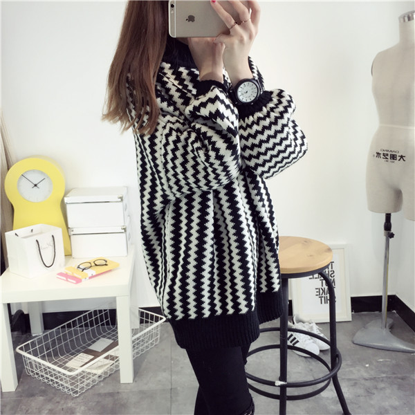 เสื้อไหมพรมคอปีน เนื้อดี ลายขาวดำเก๋ๆ ทรงสวย ไม่เหมือนใคร พร้อมส่งจ้า