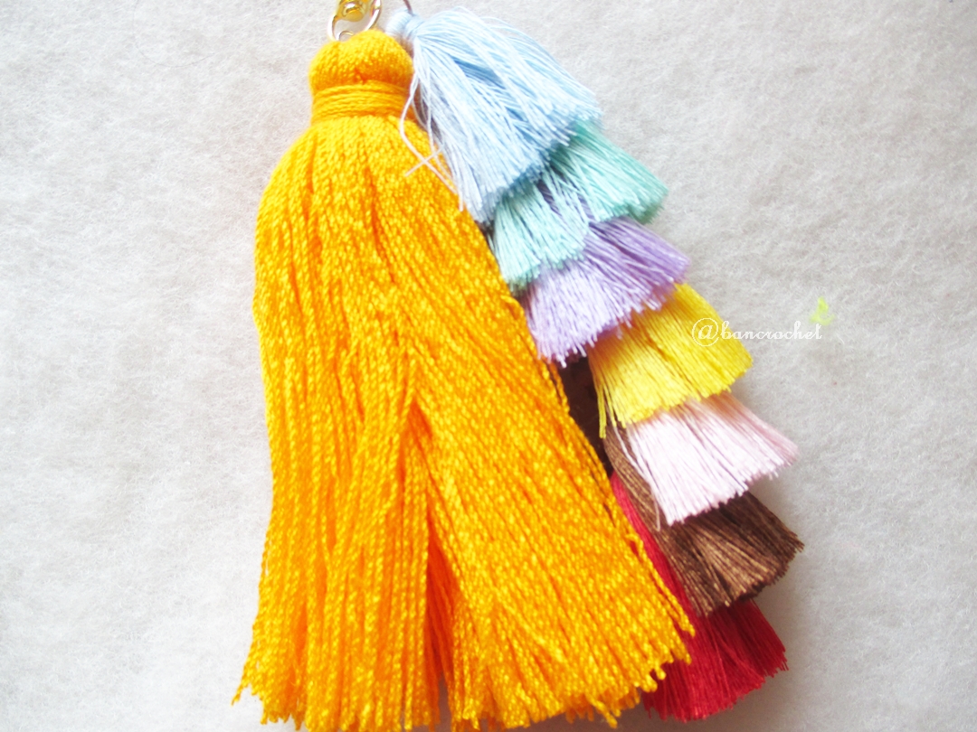 พวงกุญแจพู่เล็กพู่ใหญ่ tassels keychain เหลืองส้ม