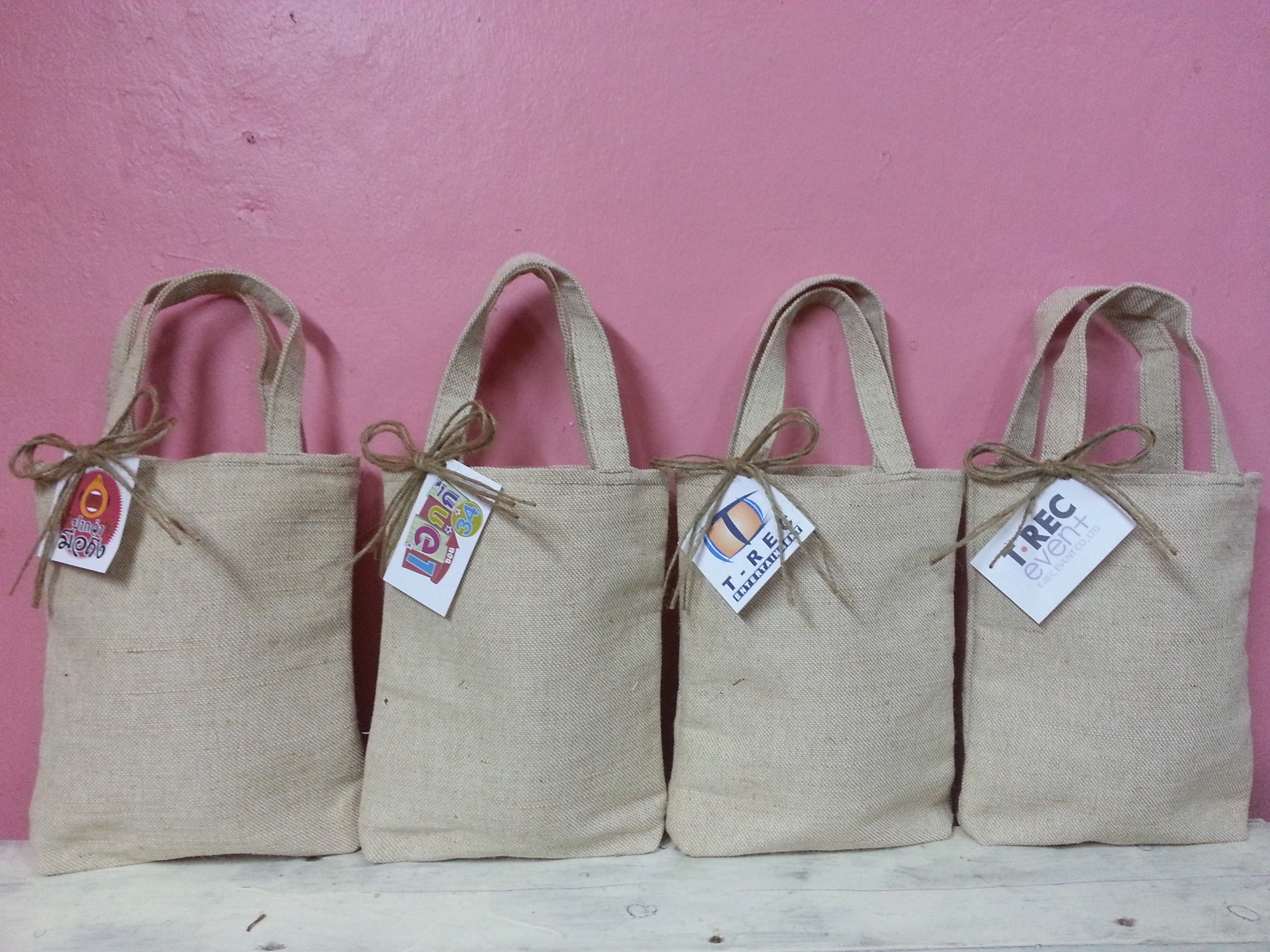 ถุงผ้ากระสอบ...แจกปีใหม่ 2017 รายการเอกกี้เม้าท์ ปากว่ามือถึง