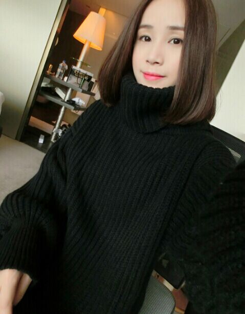 เสื้อไหมพรมคอเต่า ตัวโคล่ง สีดำ ยืดได้เยอะ ใส่เดี่ยวไหรือใส่โค้ทคลุมก็สวยจ้า