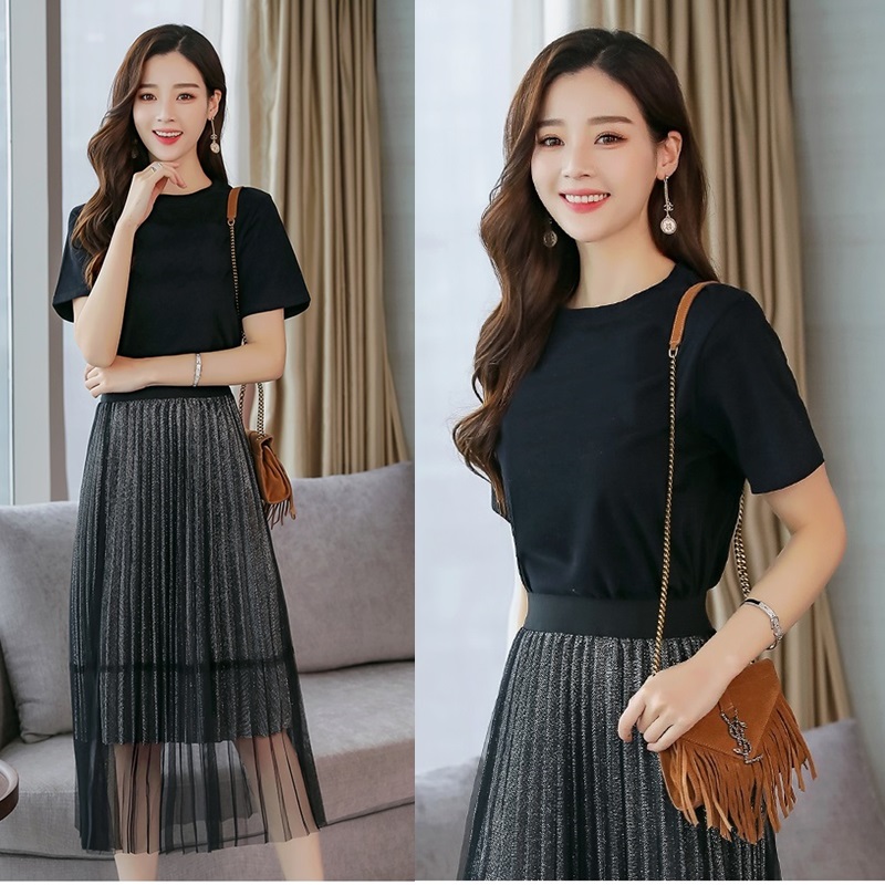 Set_bs1756 ชุดเซ็ท 2 ชิ้น(เสื้อ+กระโปรง) เสื้อยืดสีดำเนื้อนุ่ม+กระโปรงยาวเอวยืดผ้าวิ้งเนื้อนิ่มสีเทาคลุมทับด้วยผ้ามุ้งสีดำ ดีไซน์เก๋ๆ น่ารักดูมีดีเทลไม่ซ้ำใคร แมทช์ได้ลงตัว แยกใส่กับตัวอื่นได้อีกหลายลุค
