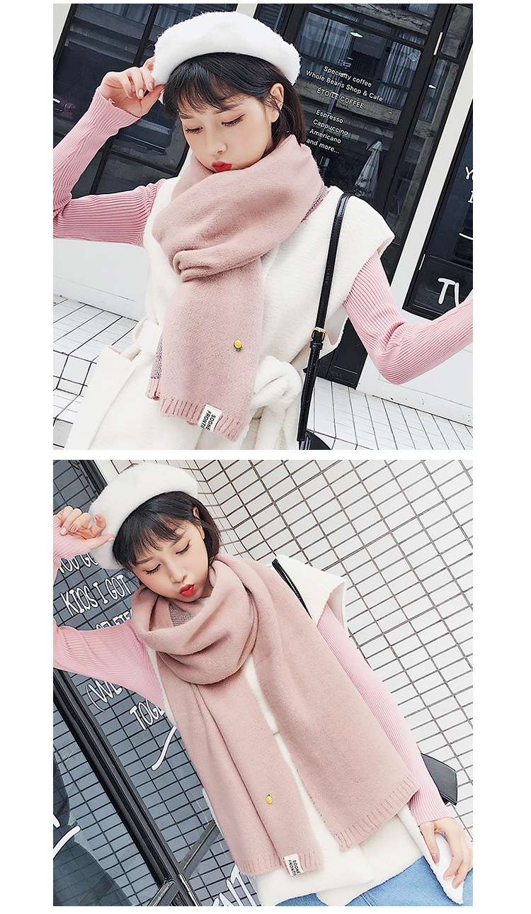 ผ้าพันคอไหมพรมเนื้อนุ่ม แต่งเข็มกลัด สัปปะรด น่ารัก สไตล์เกาหลี พร้อมส่ง same pic