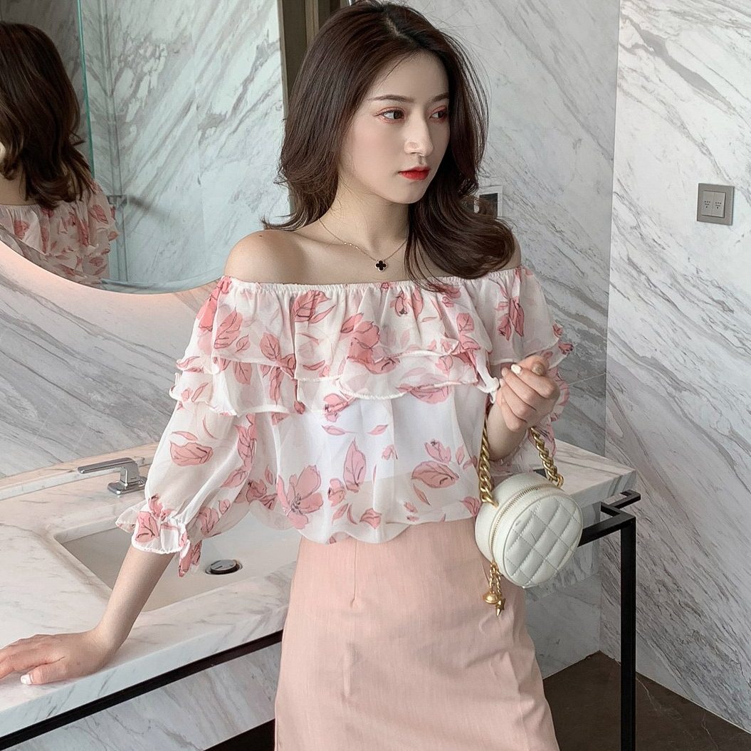 🌷 Blouse3784 เสื้อเปิดไหล่ลายดอกไม้ ดีเทลสม็อครอบบ่าแต่งระบายสุดน่ารัก แขนตุ๊กตาฟูเบาๆ เพิ่มความหวานแบบลูกคุณ
