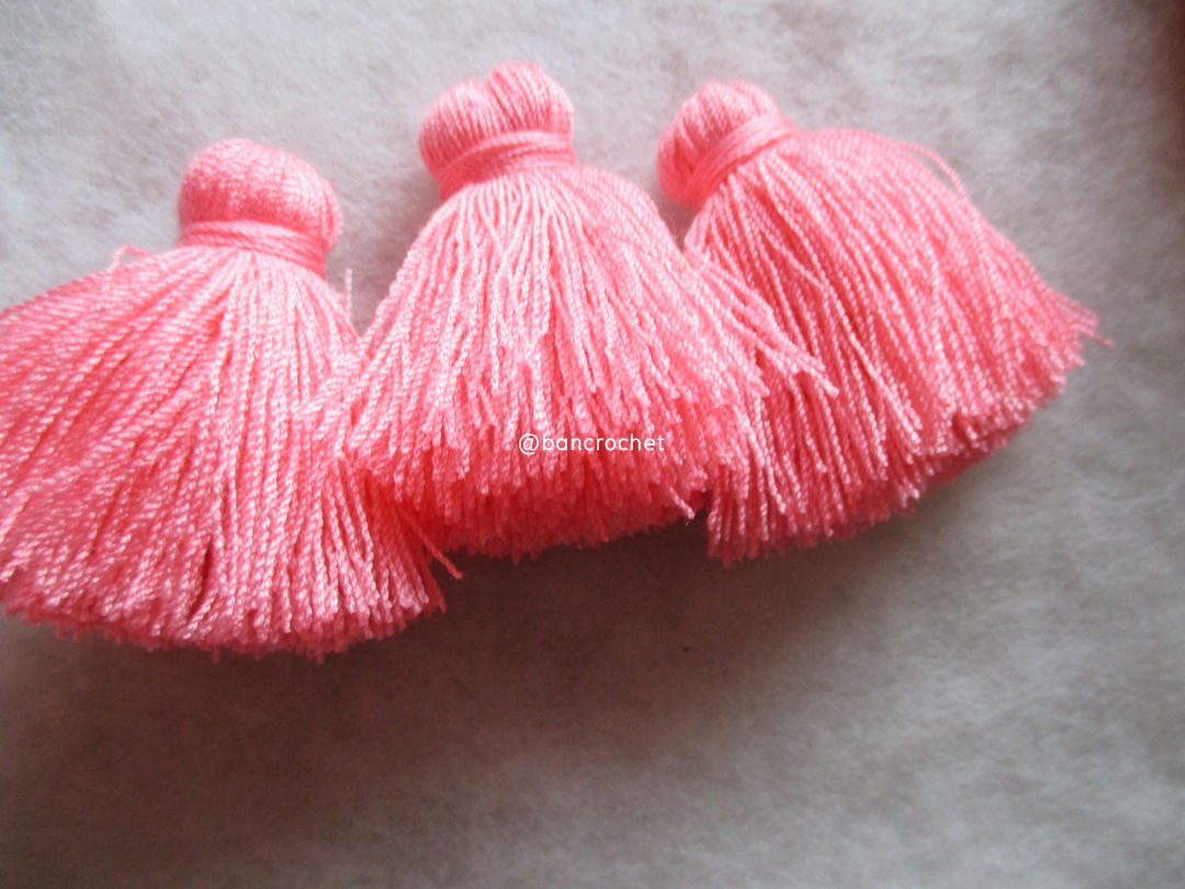 พู่แบบหนาฟู ขนาด 2 นิ้ว 4 ply tassel crochet acrylic yarn 4 ply ส้มโอโรส 2 นิ้ว