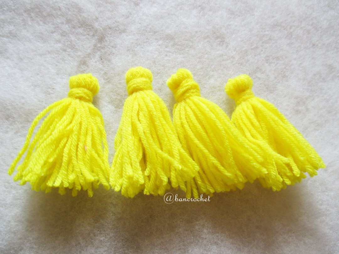 พู่สีเหลืองโครเชต์ ไหมพรม 4 ply yellow tassel crochet acrylic yarn 4 ply