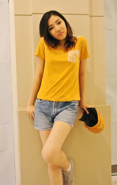 เสื้อยืด โชว์หลังลายลูกไม้