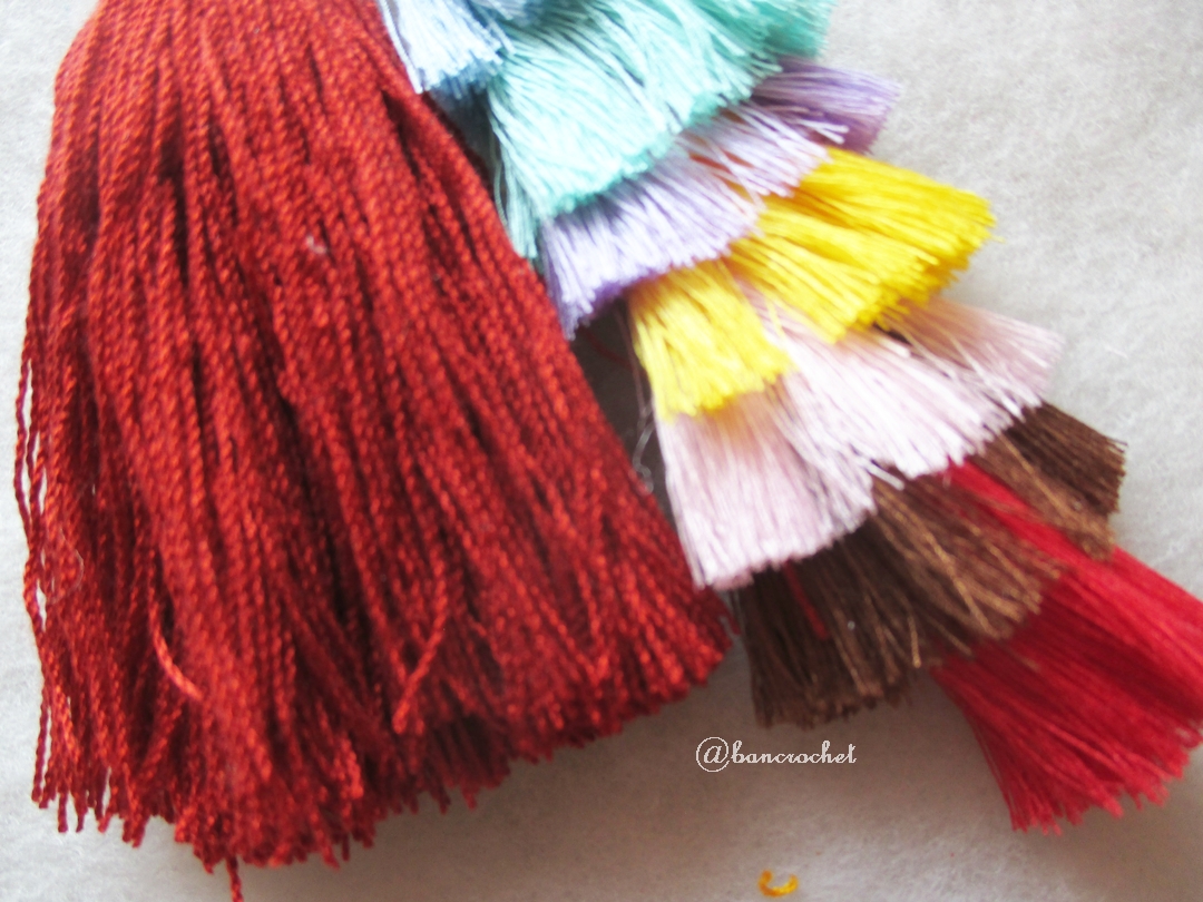 พวงกุญแจพู่เล็กพู่ใหญ่ tassels keychain แดงเข้ม