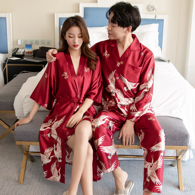 ชุดนอนผู้หญิง