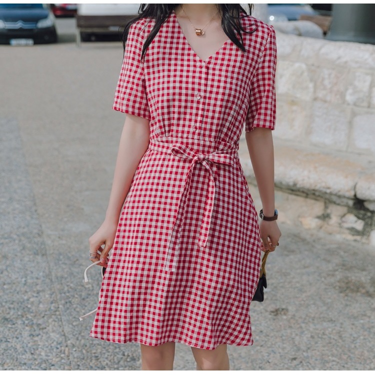 Dress4549 เดรสลายสก็อตคอวีกระดุมหน้าแกะได้ ซิปหลังใส่ง่าย มีผ้าผูกเอว ผ้าคอตตอนลินินเนื้อดีใส่สบาย งานดีทรงดี ทรงนี้น่ารักใส่ได้เรื่อยๆ ใส่ทำงาน/ใส่เที่ยว ชุดเดียวจบ มี 2 สี เหลือง, แดง