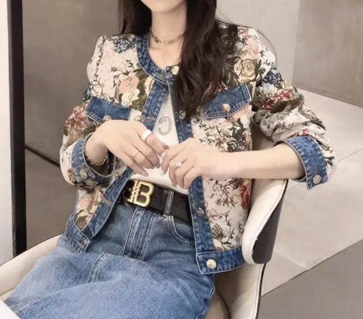 เสื้อยีนส์ Jacket ยีนส์ ผู้หญิง แบบมีลาย เสื้อแจ็คเก็ตยีนส์ ลาย ดอกกุหลาบ แบบสาวหวาน ปนเท่ เสื้อยีนส์ แขน 4 ส่วน 287550