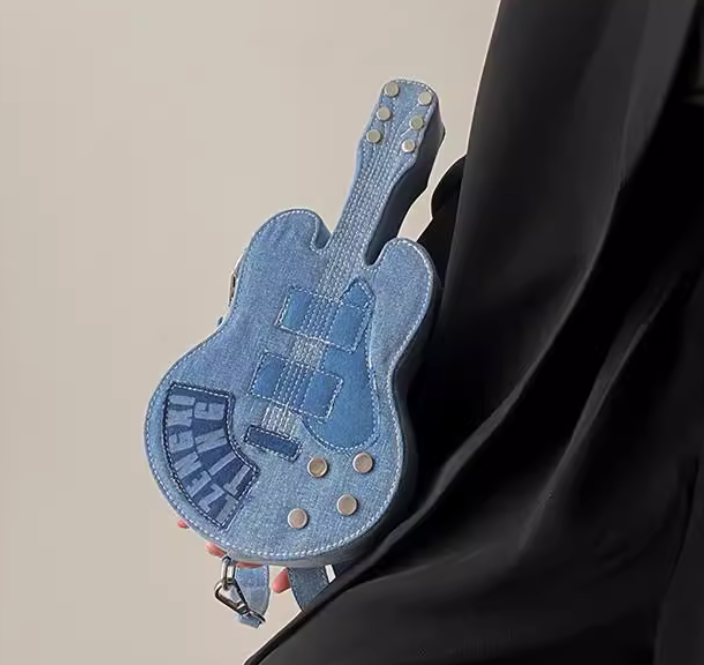 กระเป๋าสะพาย ผ้ายีนส์ จำลอง ทรงกีตาร์ แบบวัยรุ่น น่ารัก ๆ กระเป๋าสะพายแฟชั่น ทรงกีตาร์ เก๋ ๆ 775304