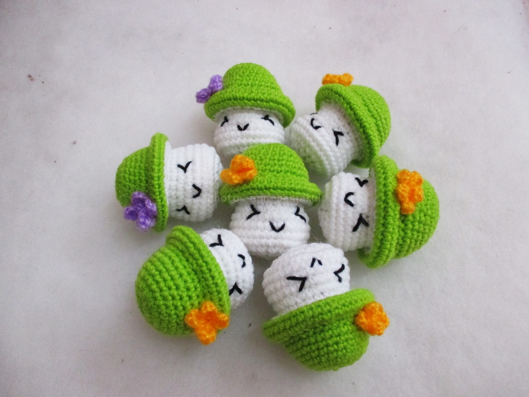 พวงกุญแจเห็ดถักสีเขียว