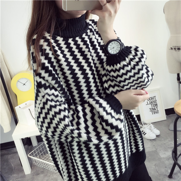 เสื้อไหมพรมคอปีน เนื้อดี ลายขาวดำเก๋ๆ ทรงสวย ไม่เหมือนใคร พร้อมส่งจ้า