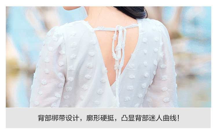 Dress4589 Maxi Dress ชุดเดรสยาวสีขาวลายจุดปอมๆ ทรงคอวีป้ายมีเชือกผูกโบว์ด้านหลัง เอวยางยืด มีซับในเนื้อนิ่มอย่างดีทั้งชุด ผ้าชีฟองเนื้อดีมีน้ำหนักทิ้งตัว