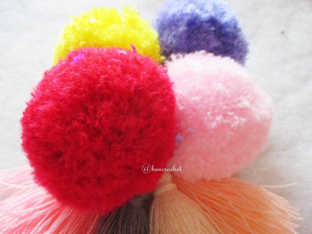 พู่+ปอมปอมแขวนกระเป๋าถักโครเชต์ pompom