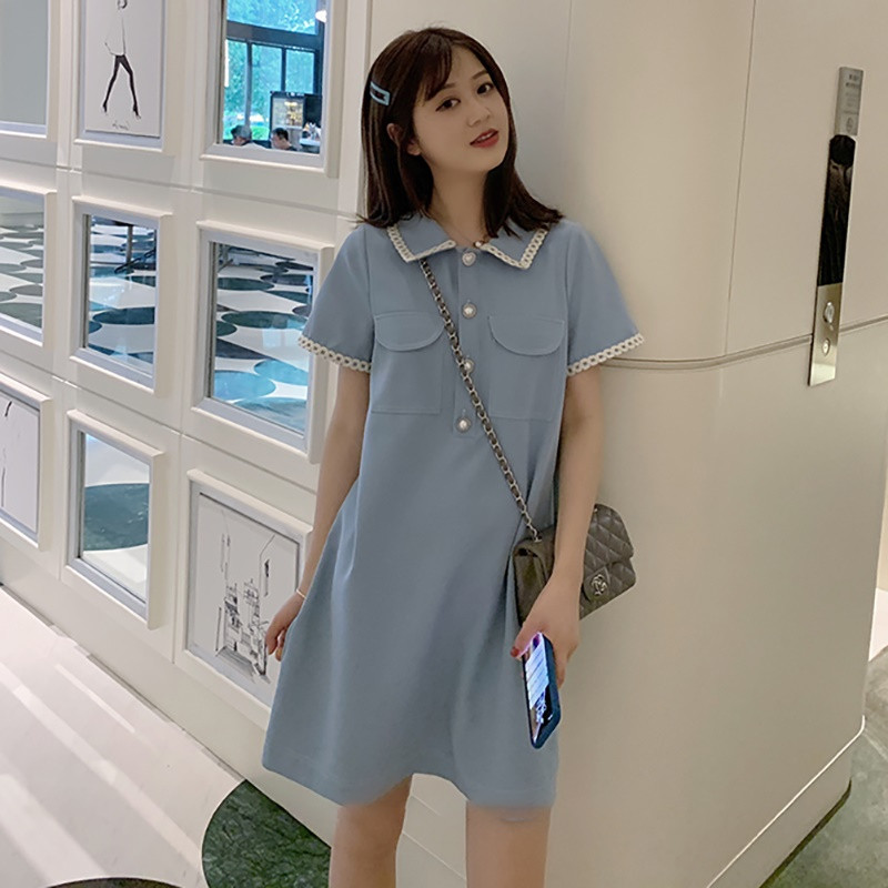 Dress4563 เดรสคอปกกระดุมหน้าสีพื้น ดีเทลแต่งแถบลูกไม้ปกและปลายแขน กระเป๋าอก ผ้าโพลีเนื้อดีใส่สบาย ผ้ามีน้ำหนักทิ้งตัว งานสวยใส่ง่าย ทรงนี้น่ารักมีติดตู้ไว้ใส่ได้เรื่อยๆ มี 2 สี ฟ้า, ดำ
