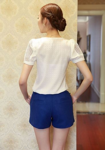 เสื้อแขนสั้น แฟชั่น ผ้าชีฟอง คอวี เล็กน้อย ปักมุข รอบคอ ดีไซน์ แขนจั้มเล็กน้อย ส่วนไหล่ ถักตาข่าย โชว์ไหล่เล็กน้อย ดีไซน์เก๋มากค่ะ no 75740