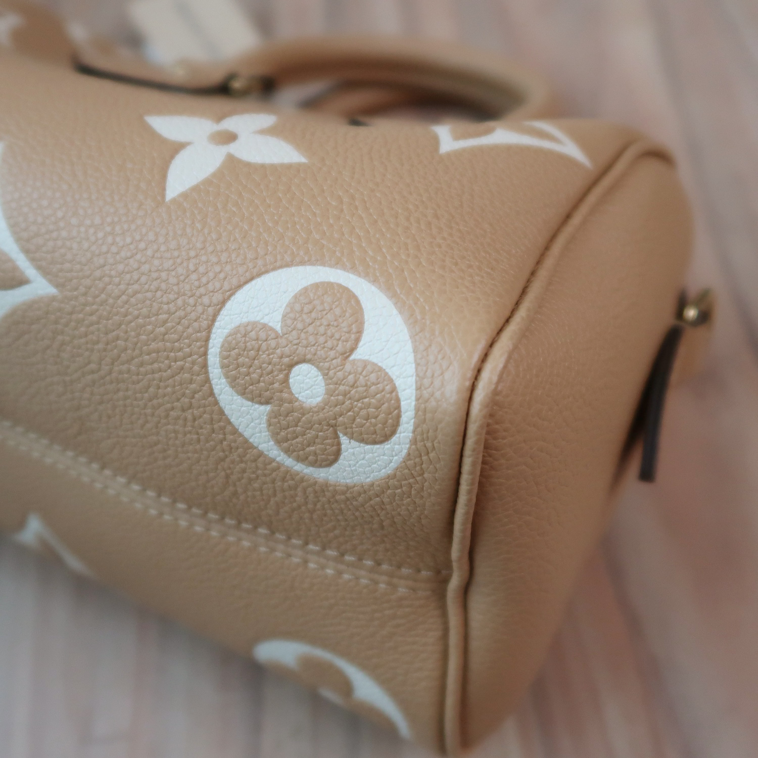 Louis Vuitton Arizona/Creme Monogram Empreinte Speedy Bandouliere 20(ใบParagon 7วัน)