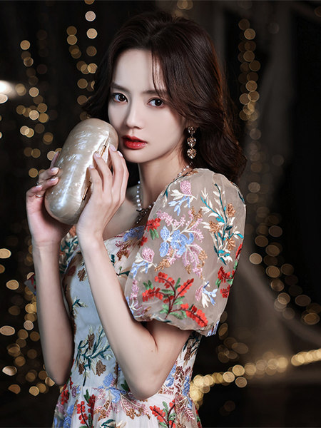 ชุดราตรี ชุดราตรีสวยหรู แบบ ทันสมัย Evening dress