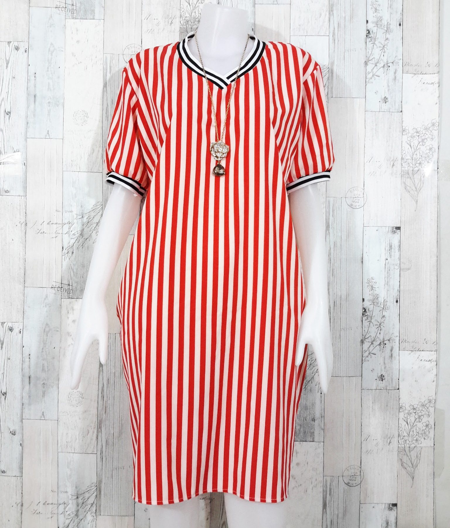 Dress3459 ชุดเดรสไซส์ใหญ่ คอวี แขนจัมพ์ กระเป๋าเจาะข้าง ผ้าไหมอิตาลีเกรดเอเนื้อนิ่มลายริ้ว โทนสีขาวส้ม
