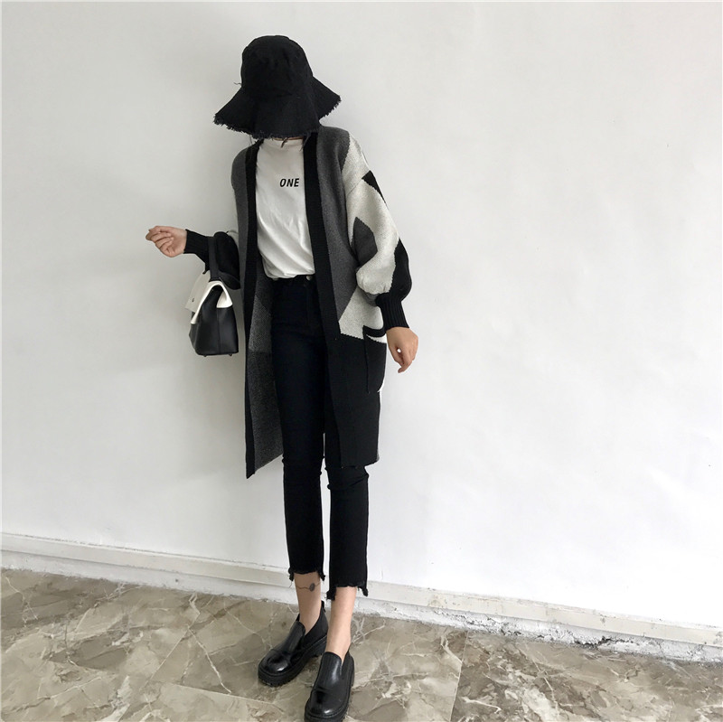 เสื้อคลุมกันหนาว ยาว 34 นิ้ว ไหมพรม ทอลายขาวดำ เก๋ๆ