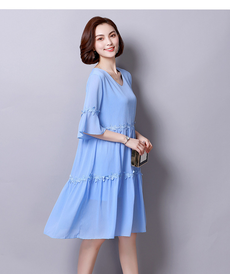 Dress4409 เดรสทรงสวยสีพื้นฟ้าแต่งลูกไม้ แขนสามส่วนระบาย มีซับในอย่างดีทั้งชุด ผ้าชีฟองเกรดพรีเมียมเนื้อดีมีน้ำหนักทิ้งตัวใส่แล้วดูเพรียว งานดีดูสวยแพง ใส่ออกงานได้