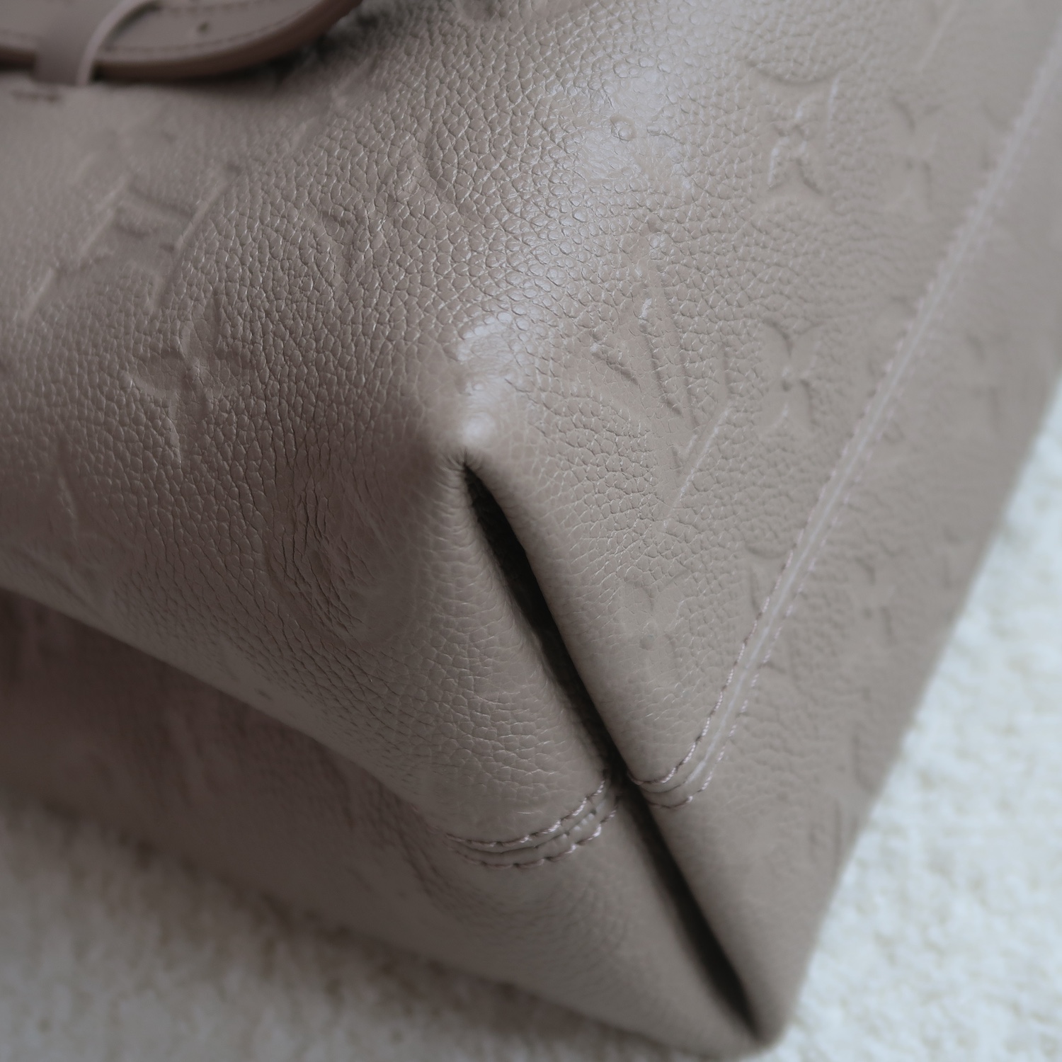 Louis Vuitton Beige Monogram Empreinte Babylone Tote PM (ใบเสร็จไทย 12 วัน)