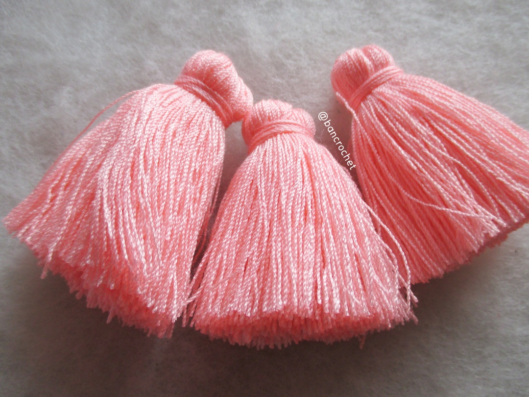 พู่แบบหนาฟู ขนาด 2 นิ้ว 4 ply tassel crochet acrylic yarn 4 ply โอรสอ่อน 2 นิ้ว