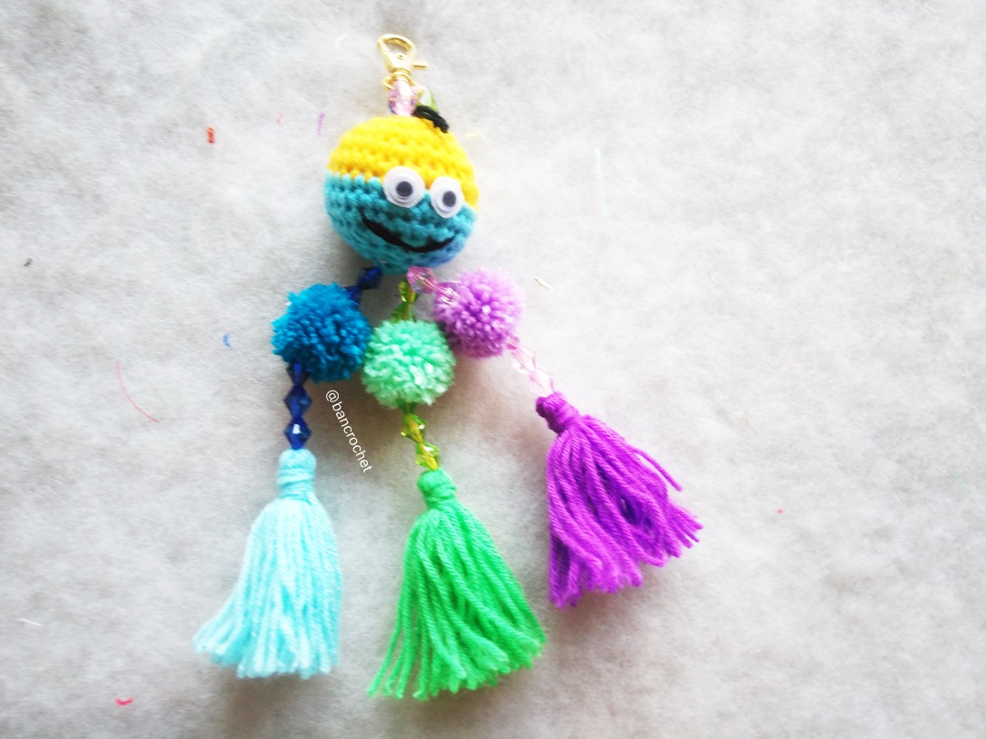 Bancrochet พวงกุญแจห้อยกระเป๋ามินเนี่ยน minion sunflowers keychains สีฟ้า/เหลือง 10 นิ้ว