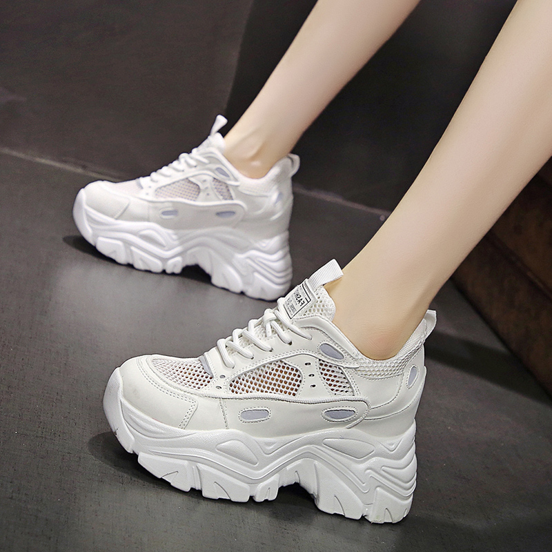 รองเท้าผ้าใบเสริมส้นสูง ไซต์35-39 สนใจทักแชท ฟรีค่าส่ง!