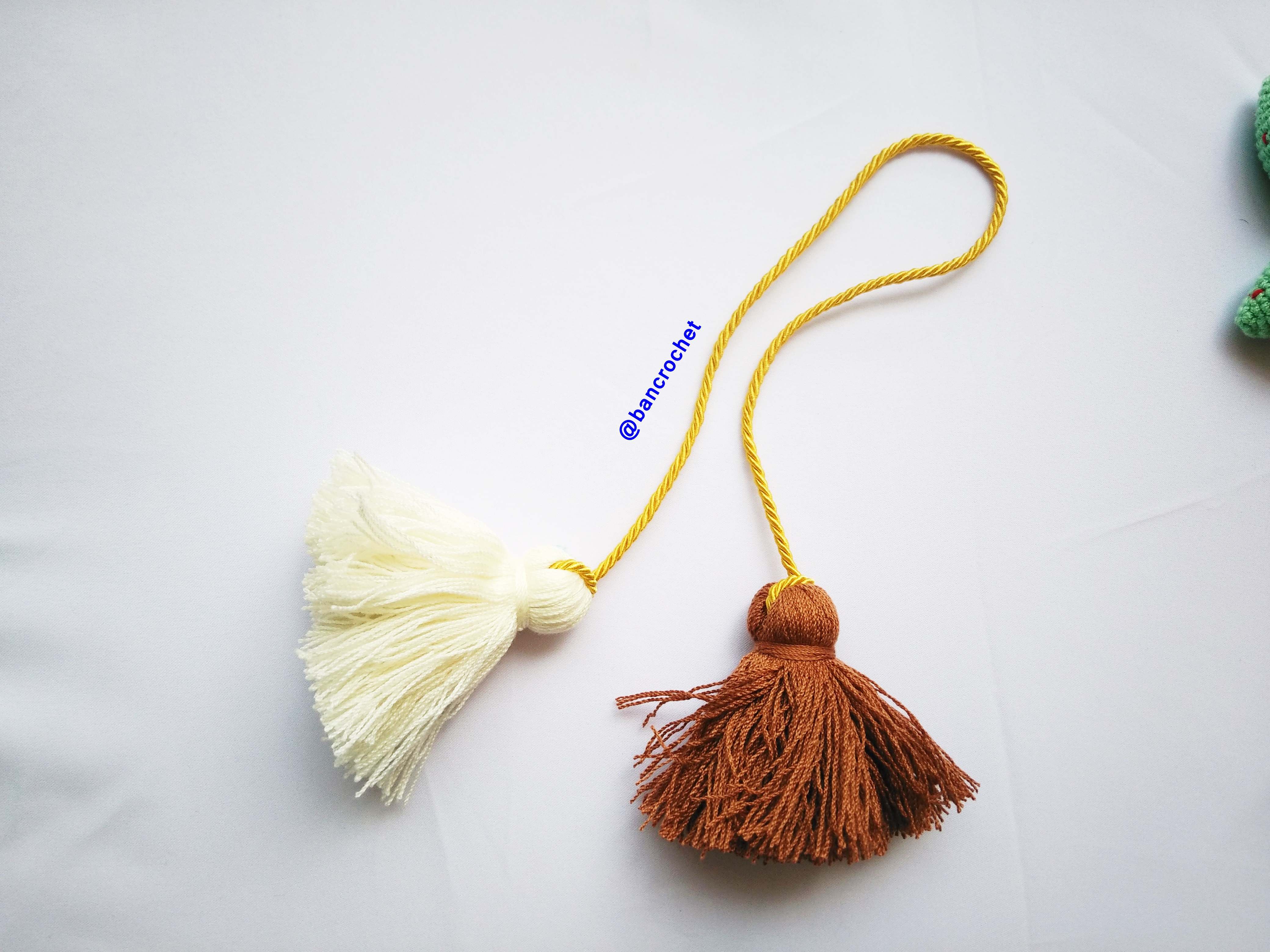 Bancrochet พู่ห้อยกระเป๋า/ที่ห้อยกระเป๋าแฮนด์เมด Tassels keychain hanging for bags หลากสี 4 นิ้ว