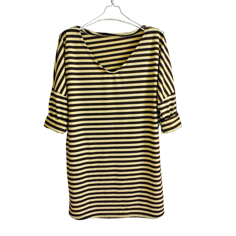 เสื้อยืดคอวีตัวใหญ่