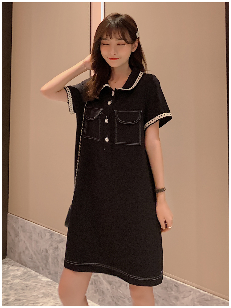 Dress4563 เดรสคอปกกระดุมหน้าสีพื้น ดีเทลแต่งแถบลูกไม้ปกและปลายแขน กระเป๋าอก ผ้าโพลีเนื้อดีใส่สบาย ผ้ามีน้ำหนักทิ้งตัว งานสวยใส่ง่าย ทรงนี้น่ารักมีติดตู้ไว้ใส่ได้เรื่อยๆ มี 2 สี ฟ้า, ดำ