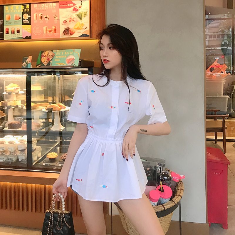 Blouse3782 เสื้อเชิ้ตคอจีนตัวยาวสีขาว เอวสม็อค ผ้าคอตตอนเนื้อดีปักลายน่ารัก ดีไซน์เก๋ๆ แมทช์กับอะไรก็เข้า