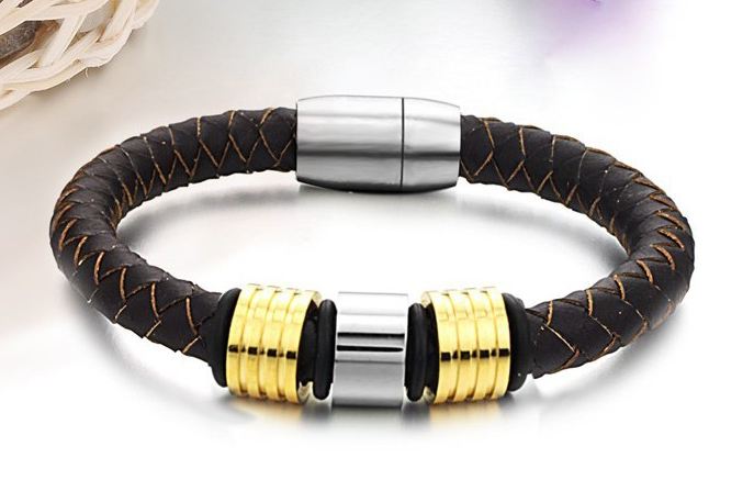 สร้อยข้อมือผู้ชาย หนังแท้ หนังถักสีน้ำตาลเข้ม และ สีดำ ตกแต่ง แหวน สแตนเลส สีทอง และ เงิน เพิ่มความหรูหรา ไม่ลอกไม่ดำ ตัวล๊อค เป็นเกลียว สวยเท่ 361622