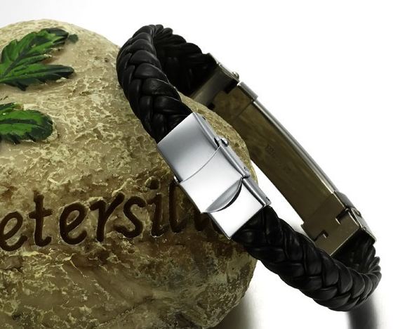 สร้อยข้อมือผู้ชาย กำไลข้อมือผู้ชาย หนังถัก สีดำ ออกแบบตกแต่ง ด้วย สแตนเลส สีเงิน ทอง ทองแดง สวยหรู ไม่ลอกไม่ดำ no 632247