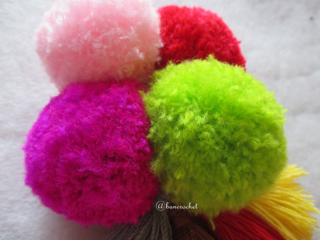พู่+ปอมปอมแขวนกระเป๋าถักโครเชต์ pompom