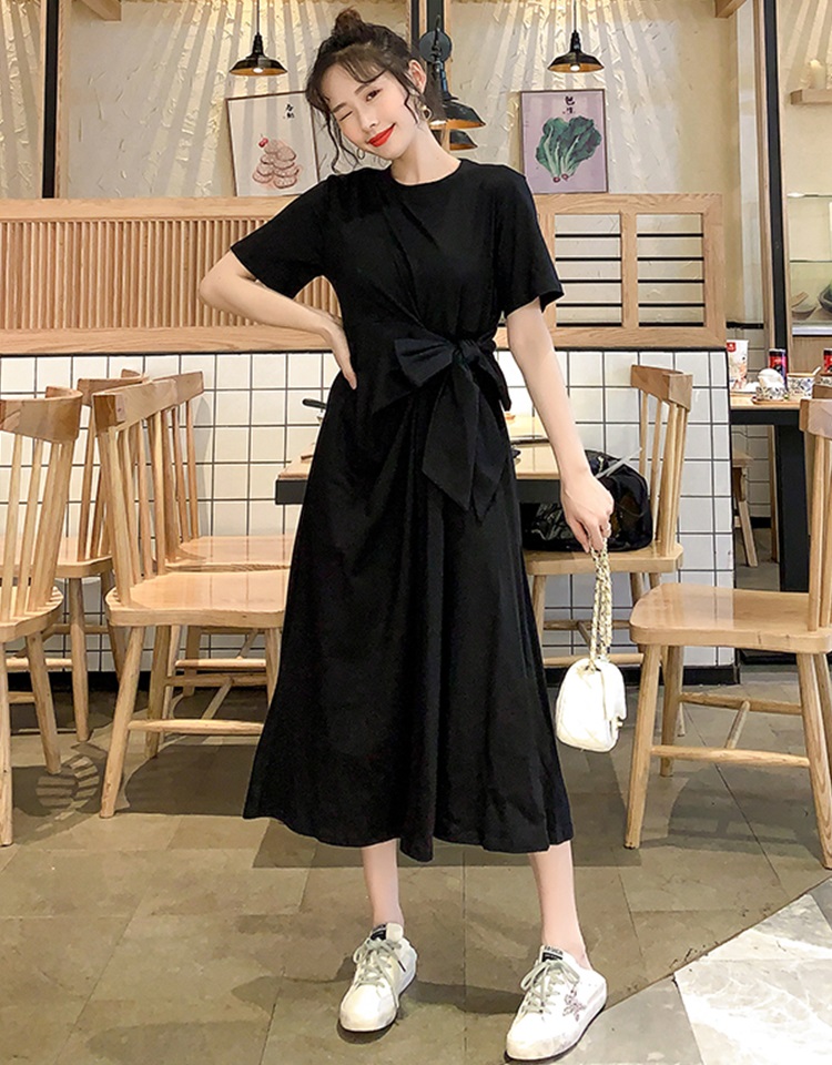 Dress4656 เดรสยาวสีเอิร์ธโทนสไตล์มินิมอล ผูกโบว์ช่วงเอวดูมีดีเทล ผ้าคอตตอนเนื้อดีนุ่มใส่สบาย งานสวยใส่ง่ายดีเทลน่ารักเรียบๆ เท่ๆ ดูมีสไตล์ไม่ซ้ำใคร มี 2 สี ดำ, เขียวหม่น