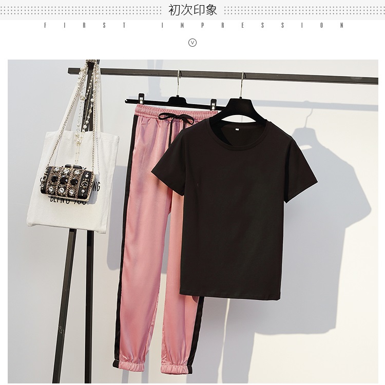 Set_bt1770 ชุดเซ็ท 2 ชิ้น(เสื้อ+กางเกง) เสื้อยืดแขนสั้นสีดำผ้าคอตตอนเนื้อดีนุ่มยืดหยุ่นสูงใส่สบาย+กางเกงขายาวปลายขาจัมพ์สีชมพูแต่งแถบข้างสีดำ เอวยางยืด มีกระเป๋าข้าง ผ้าซาตินกำมะหยี่เนื้อดีนุ่มใส่สบาย งานน่ารักเก๋ๆ ใส่สวย งานเซ็ทเข้าชุดสุ