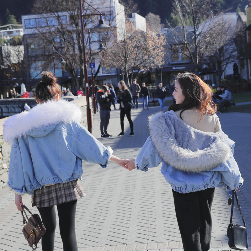 เสื้อกันหนาว ช่วงตัวเป็นผ้ายีนส์ ด้านในบุขนช่วงตัว ช่วงแขนบุซับในกันลม พร้อมขนเฟลอฟูนุ่มมาก งานดี การรันตีจ้า มี 3 สีน้า same pic