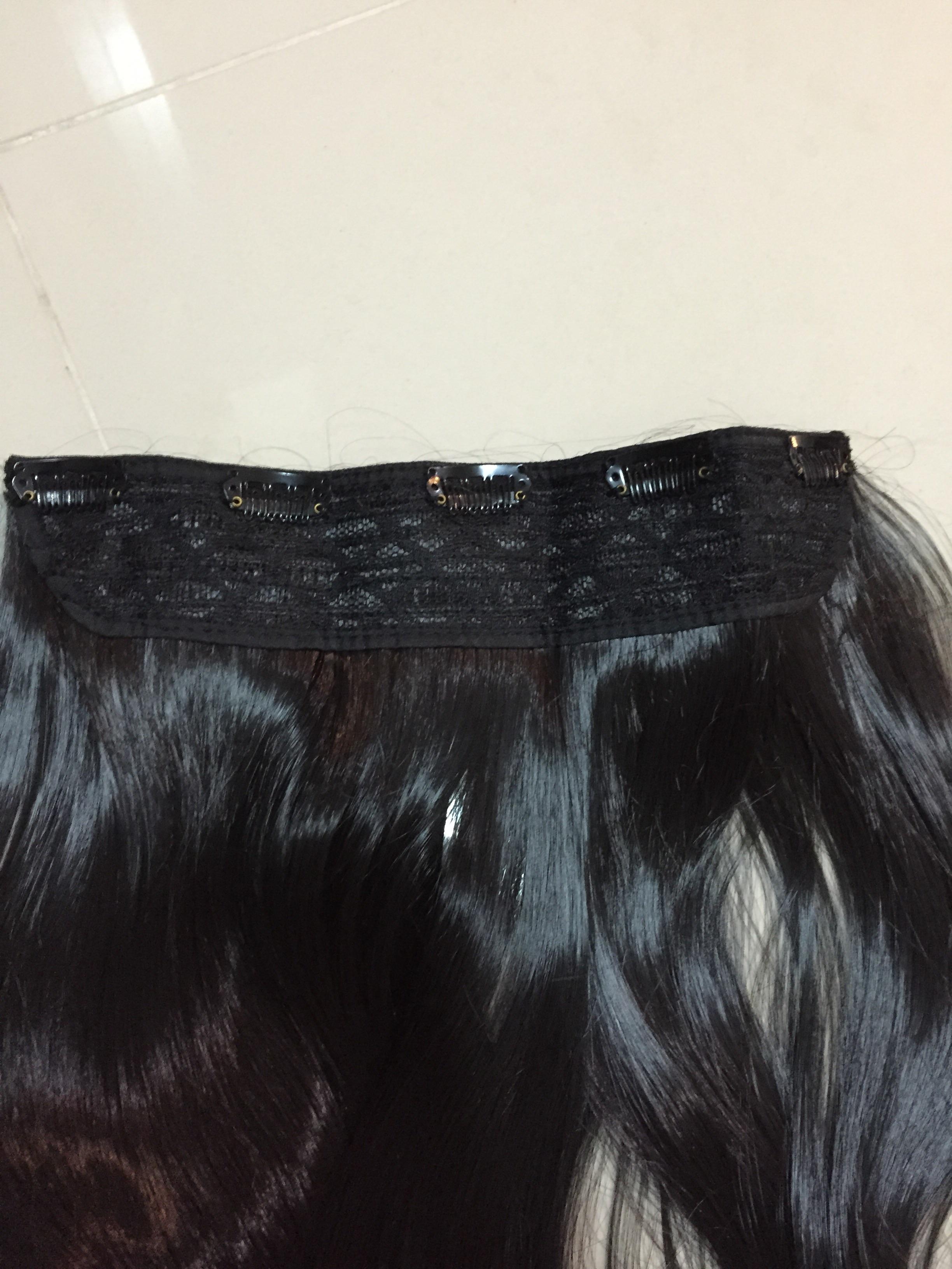 แฮร์พีช ผมหยักโศกยาวเกือบถึงเอว สีดำ พร้อมส่ง เส้นผมทำมาจากไหมญี่ปุ่นเป่าลมอุ่นได้ค่ะ ภาพถ่ายจากสินค้าจริง ตามภาพ