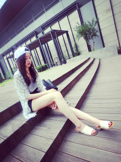 เสื้อแฟชั่น ชีฟอง ลายตาราง สีขาวลายดำ เหมาะกับวันสบายๆ ชิลๆ ขาว