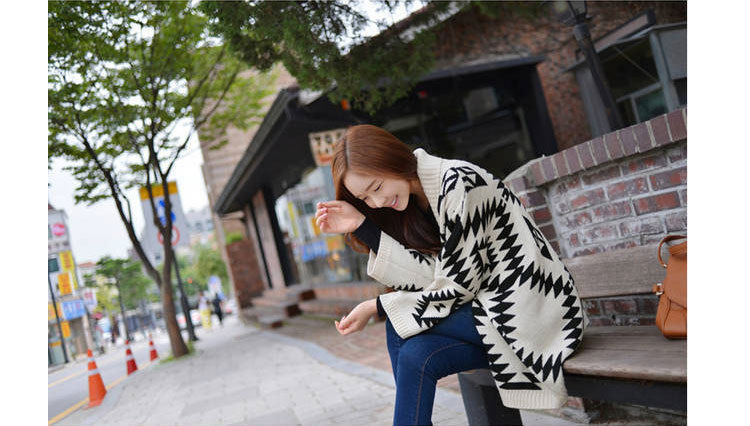 เสื้อกันหนาวไหมพรมถัก ทรงสวย แต่งลายเก๋ ครีม-ดำ ครีม-ดำ ครีม-ดำ