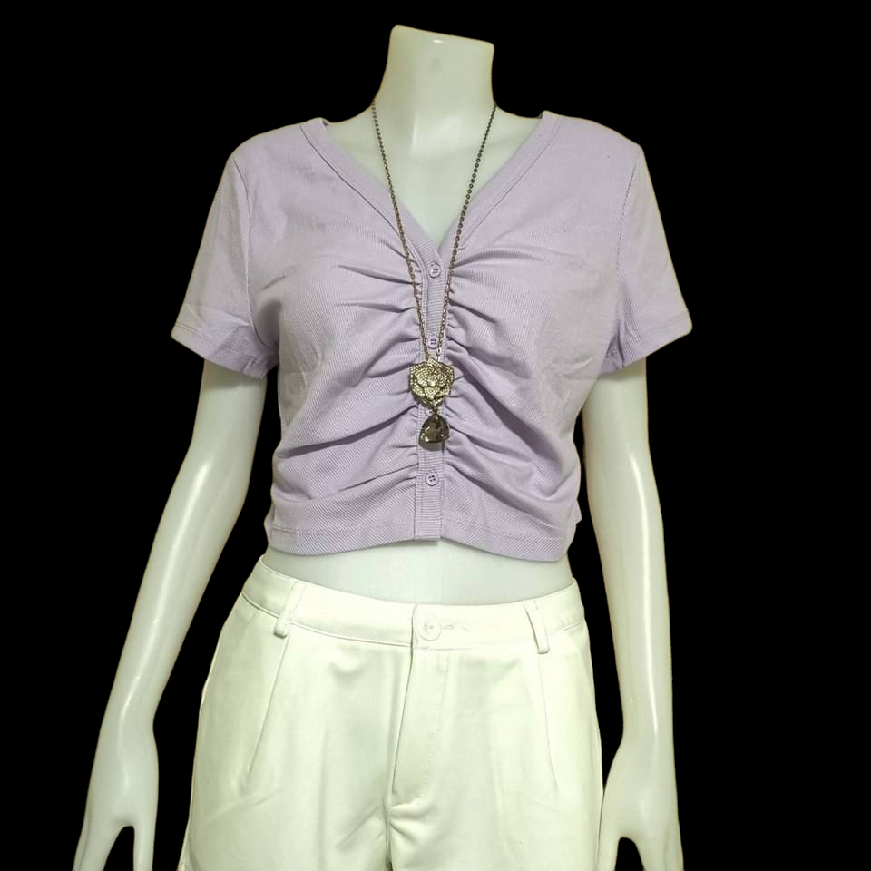Blouse4003 เสื้อแฟชั่นนำเข้า เสื้อคอวีกระดุมผ่าหน้าสีม่วงพาสเทล ดีเทลจับจีบช่วงอกน่ารักๆ ผ้าคอตตอนเนื้อดีนุ่มใส่สบายยืดหยุ่นสูง แมทช์ง่ายใส่กับขาสั้นหรือขายาวก็ดูดีไม่แพ้กัน