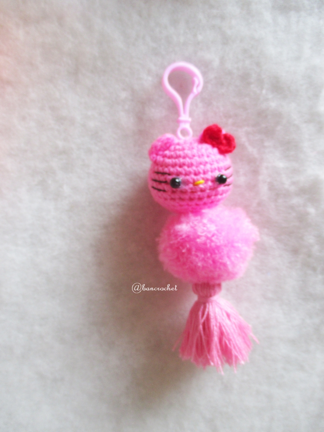 พวงกุญแจปอมปอมคิตตี้ pompoms kitty crochet keychain