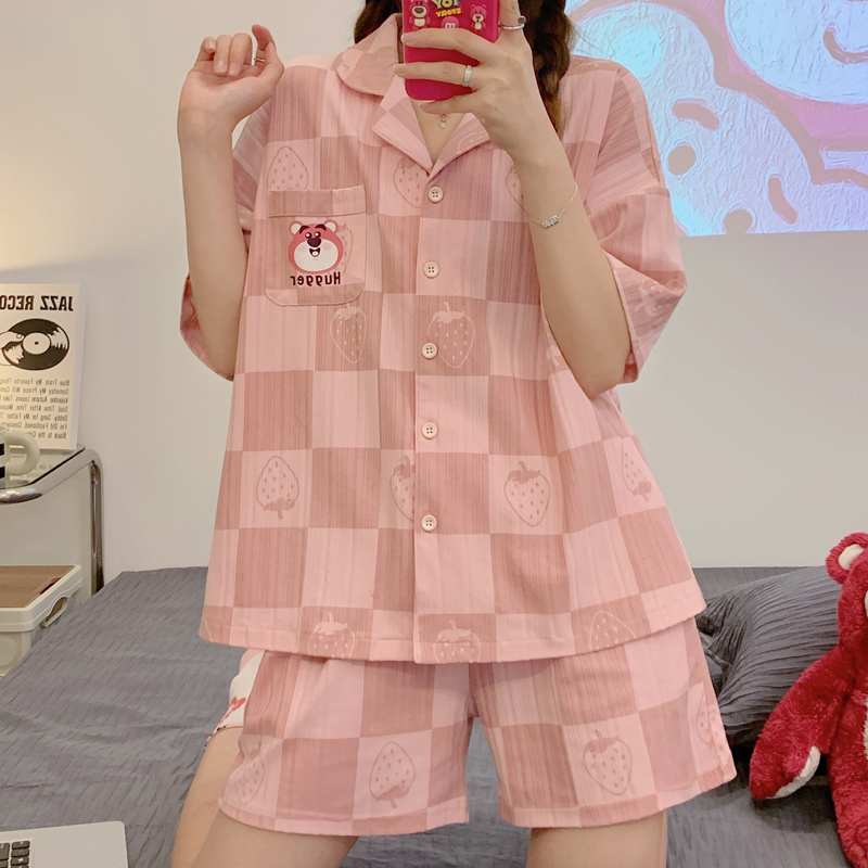 ชุดนอนผู้หญิง