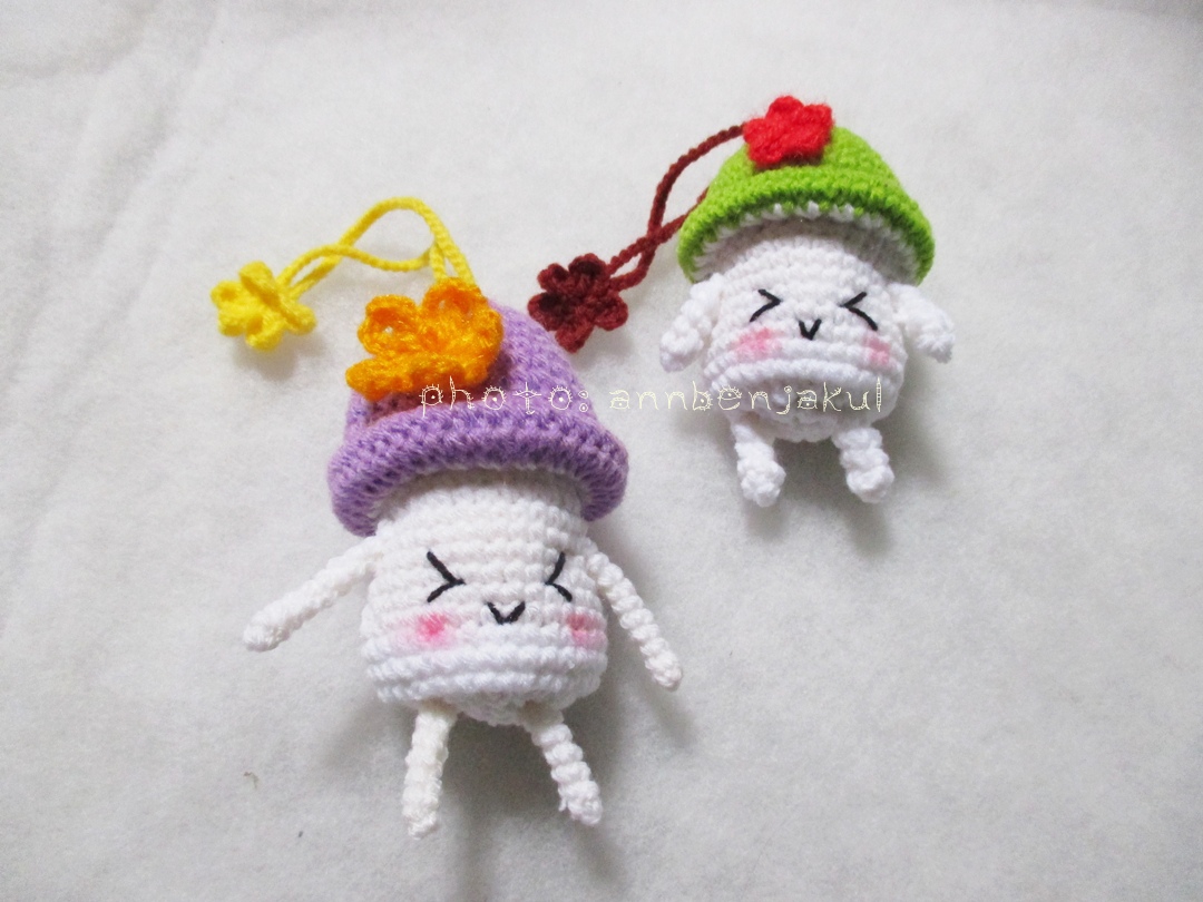 ที่ห้อยกระเป๋าเห็ดถักสีม่วง