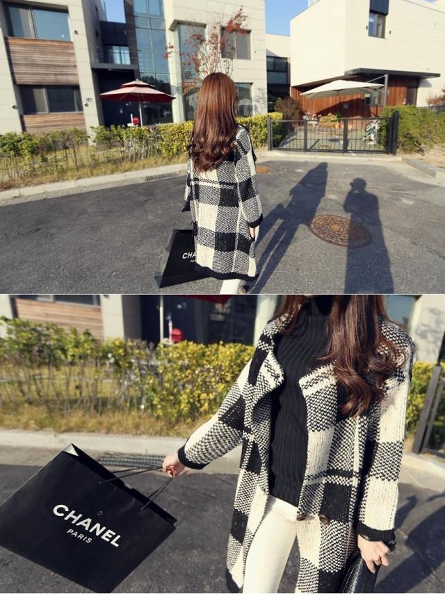 เสื้อกันหนาว ผ้าทอลายตาราง ตัวโคล่ง ทรงสวย สีครีมดำ งานดีสวยเหมือนแบบ พร้อมส่งเลยจ้า ครีมดำ