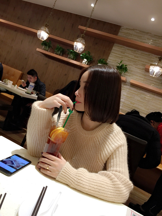 ยาว 26 นิ้ว Sweater เสื้อไหมพรมถักตัวยาว สีครีม ใส่ตัวเดี๋ยวได้เลยเก๋ๆ ยืดได้เยอะ ครีม