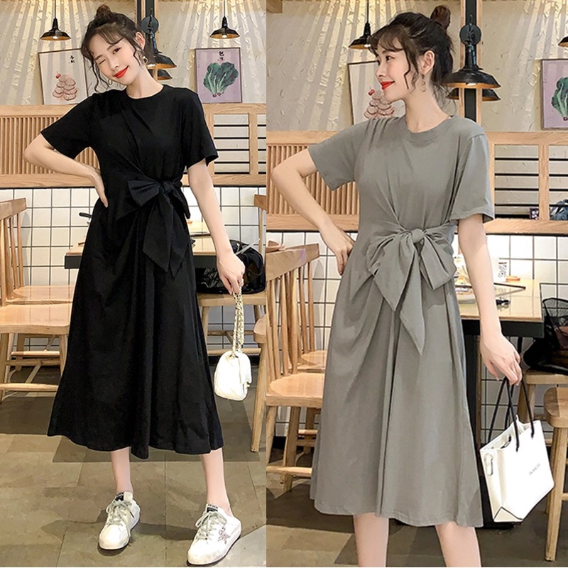 Dress4656 เดรสยาวสีเอิร์ธโทนสไตล์มินิมอล ผูกโบว์ช่วงเอวดูมีดีเทล ผ้าคอตตอนเนื้อดีนุ่มใส่สบาย งานสวยใส่ง่ายดีเทลน่ารักเรียบๆ เท่ๆ ดูมีสไตล์ไม่ซ้ำใคร มี 2 สี ดำ, เขียวหม่น
